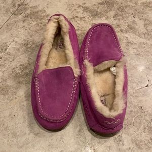 Ugg slippers size 8. Excellent condition